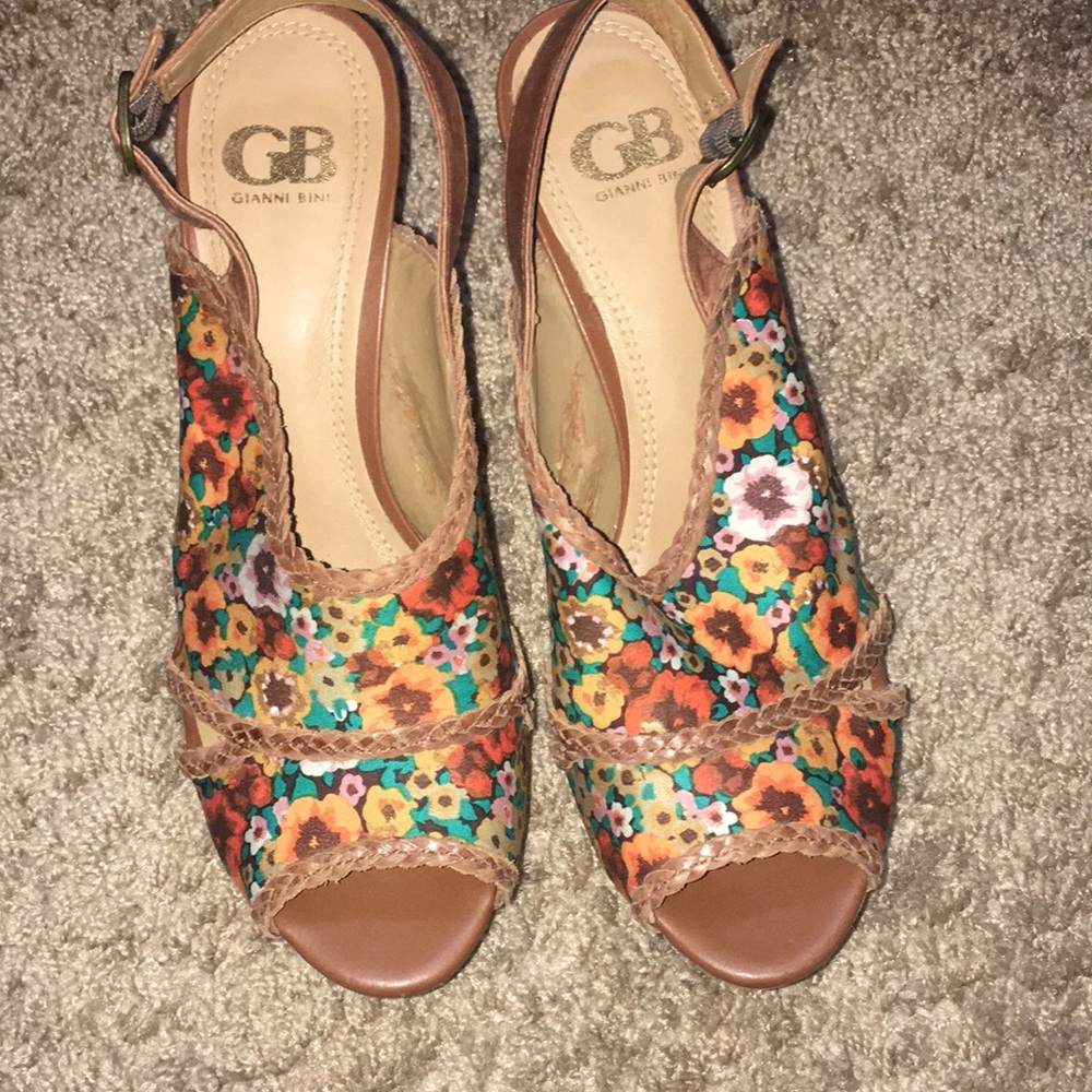 Gianna Bini wedges